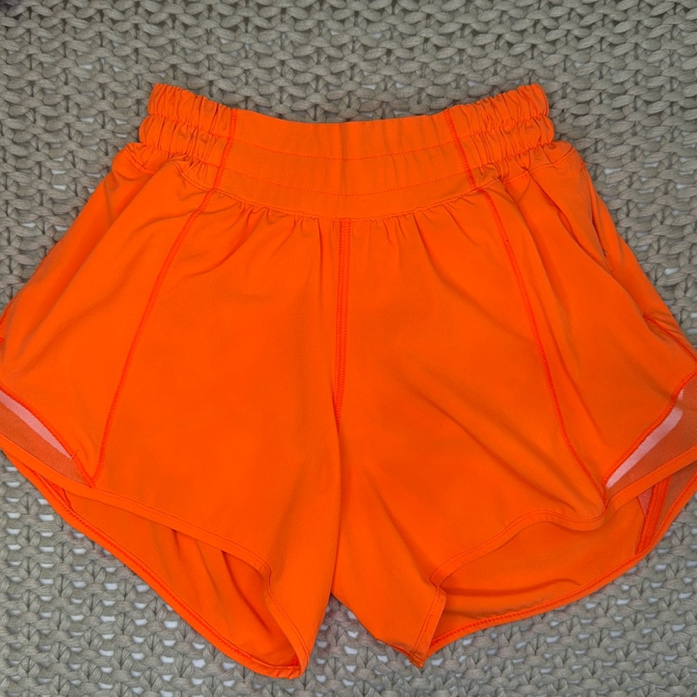 Lululemon Hotty Hot Low-Rise Lined Short 4", 0.
